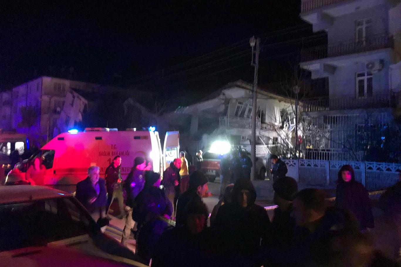 Elazığ'daki depremde hayatını kaybedenlerin sayısı 14'e yükseldi Elazığ'daki depremde hayatını kaybedenlerin sayısı 14'e yükseldi